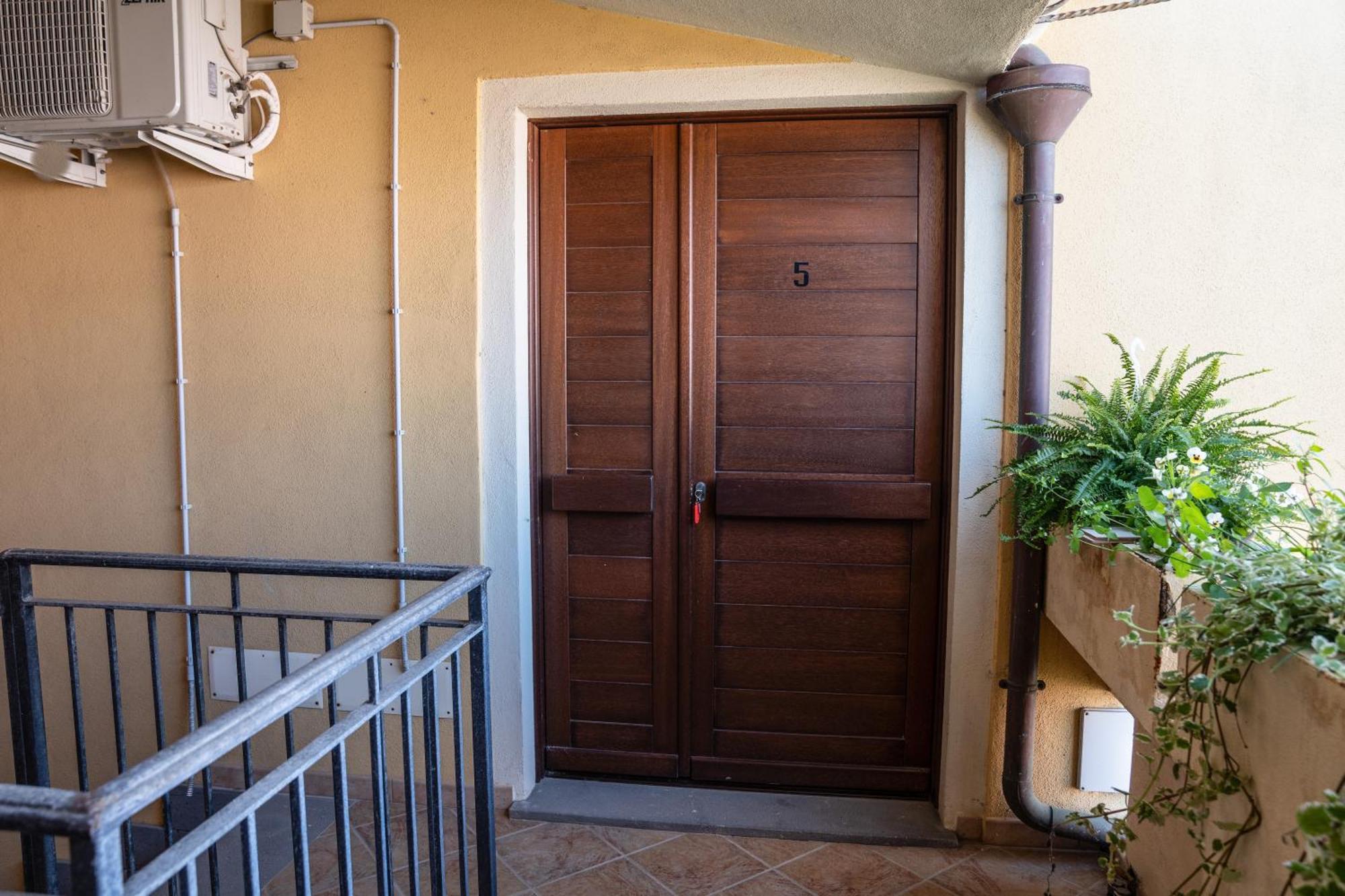 Casa Graziosa Apartment Nurachi Bagian luar foto